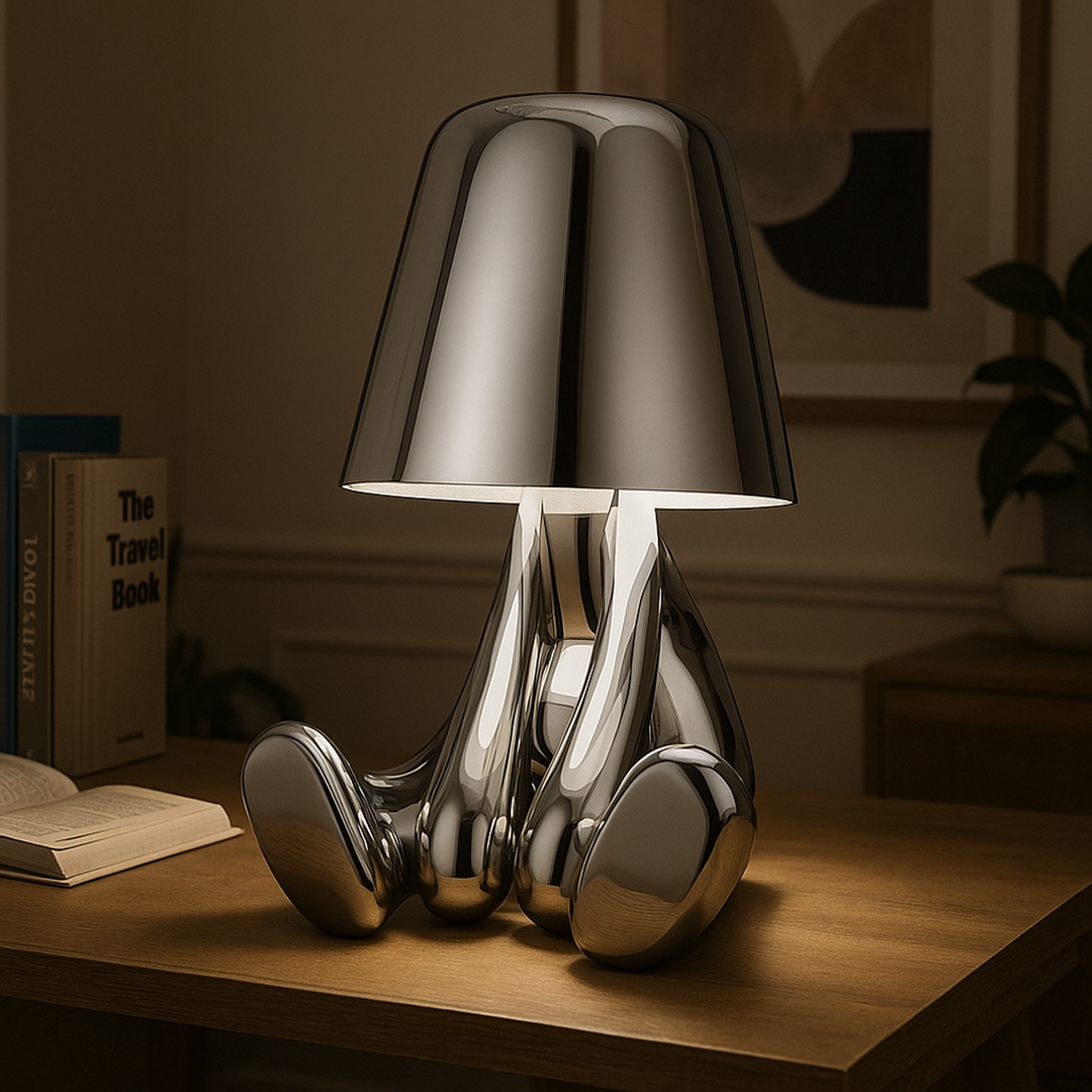 Lámpara de Mesa Dorada con Figura Sentada | Decoración Artística