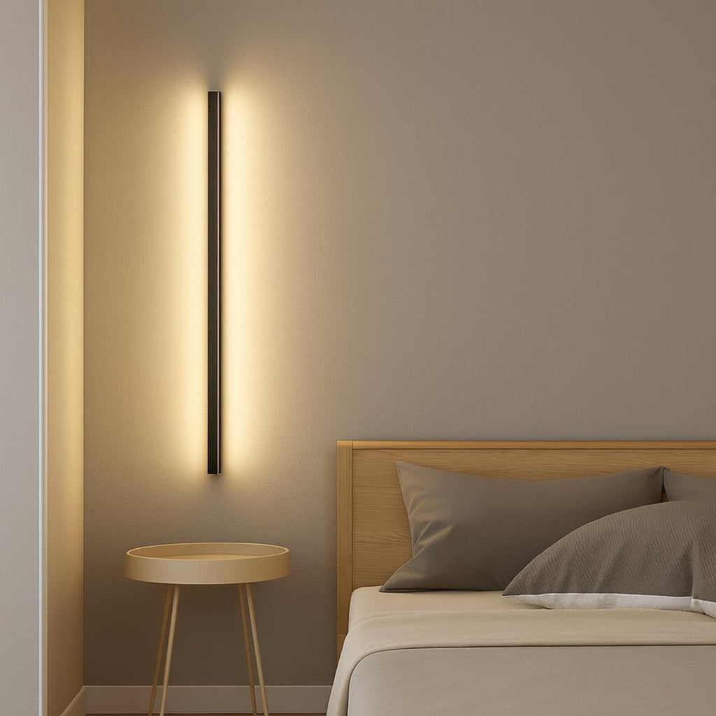 Lámpara de Pared Contemporánea de Diseño Vertical de Metal y Acrílico con Acabado Negro | Exterior