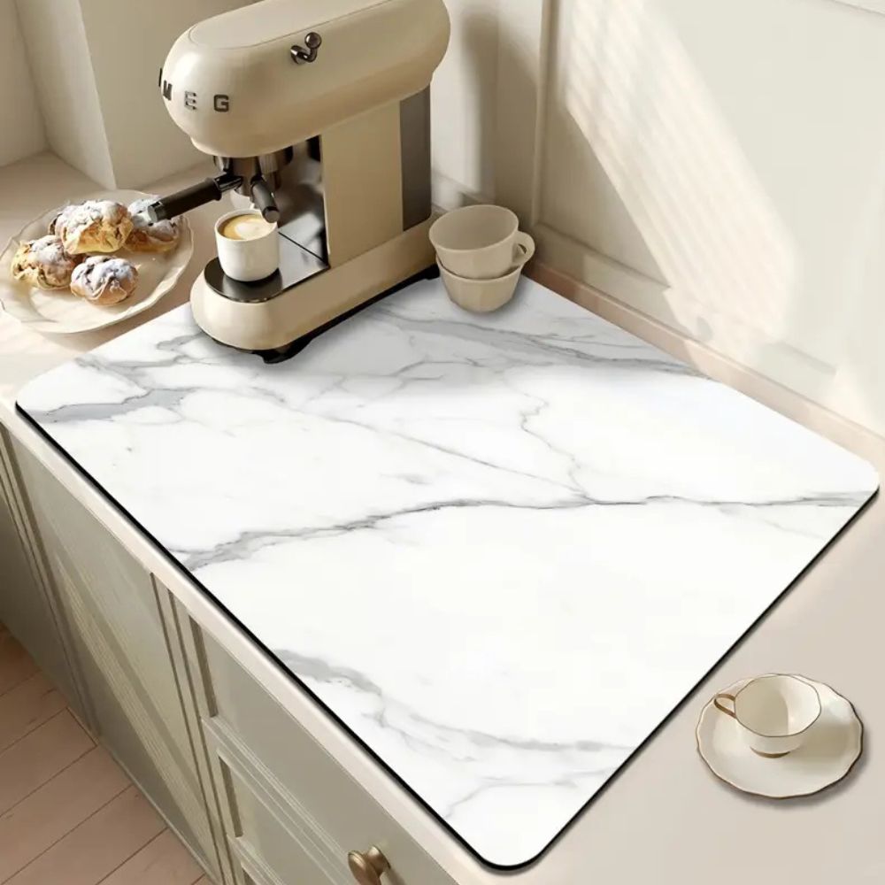 Geschirrabtropfmatte im Marmor-Design