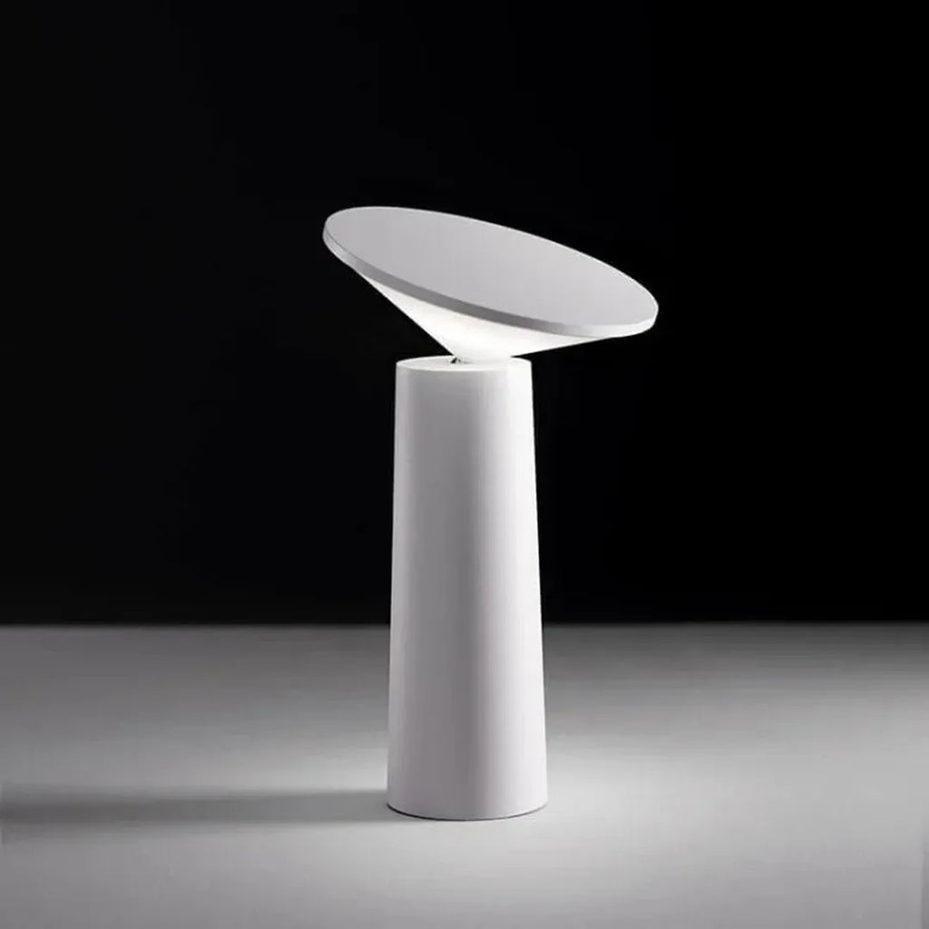 Lámpara de Mesa Portátil Regulable | Iluminación Moderna