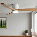 Moderner Deckenventilator mit Holzbeleuchtung