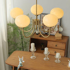 Araña con Pantallas de Vidrio Rosa Suave | Acabado Dorado