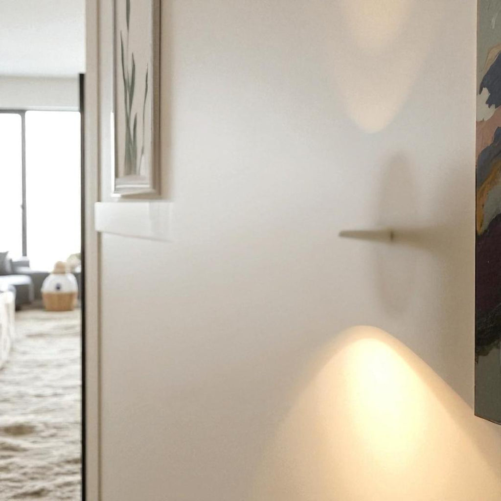 Lámpara de Pared Wabi-Sabi de Madera de Nogal y Metal para Hogar | Estilo Diseño