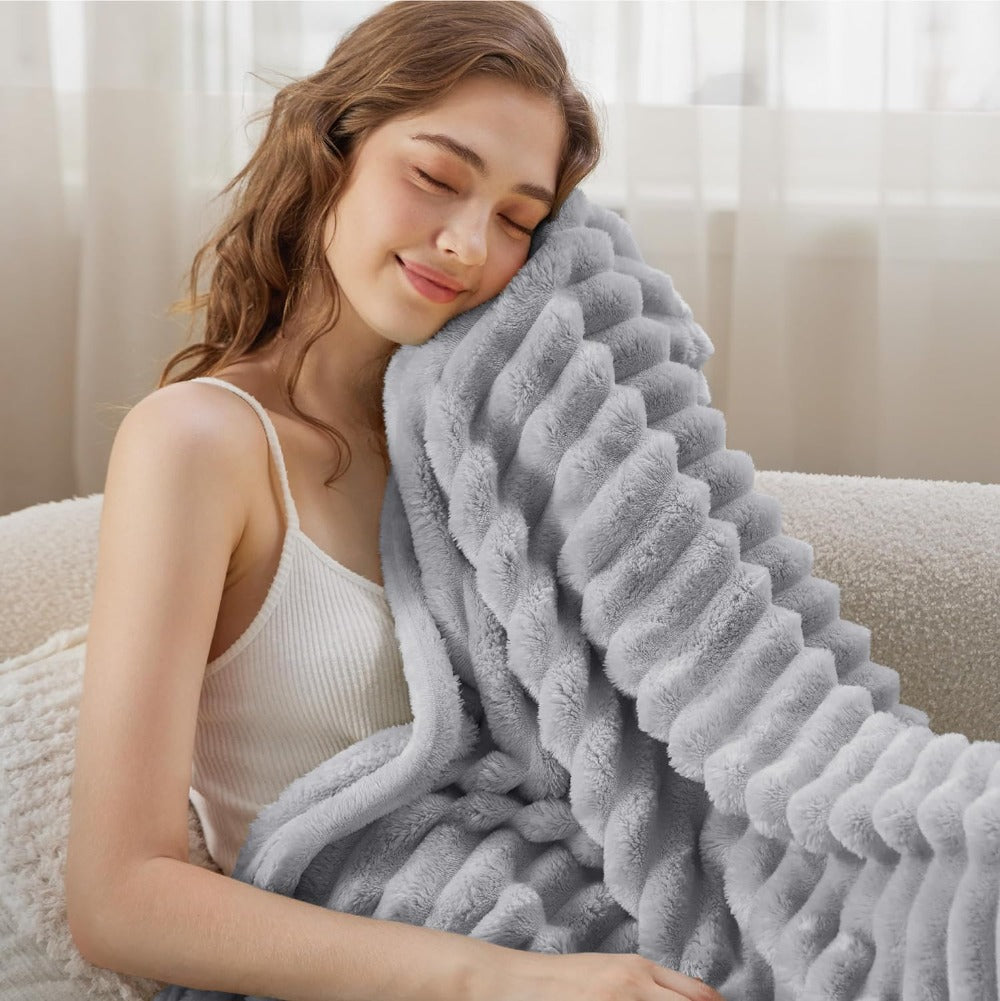 Velora – Coperta Lussuosa e Confortevole a Righe Morbide