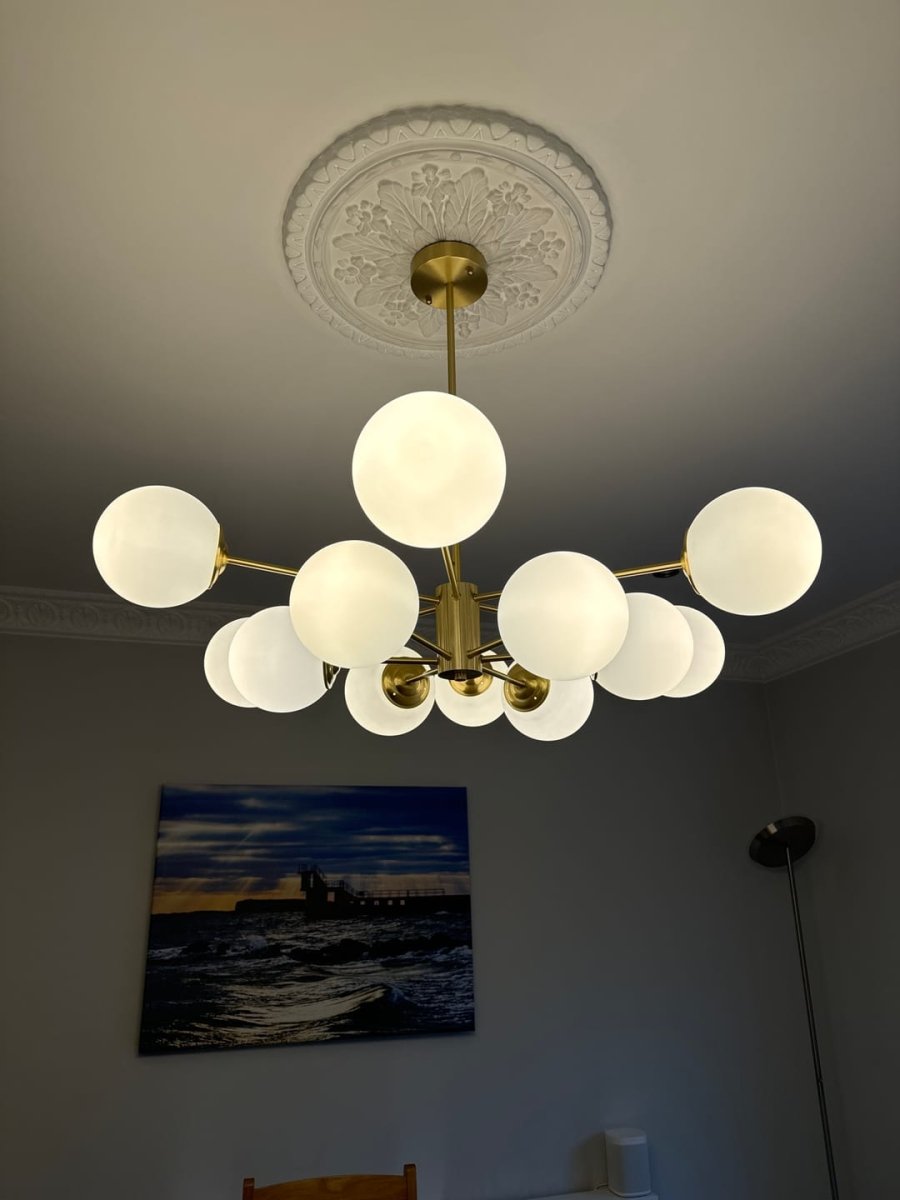 Candelabro Sputnik de Globo Opal de Dos Niveles con 12 Luces